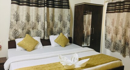 Ema Homestay | Room & Home-cooked Meals Room Type - Deluxe A/C Room