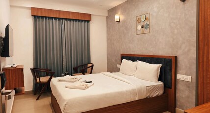 Royal Luxe Room Type - DELUXE DOUBLE ROOM
