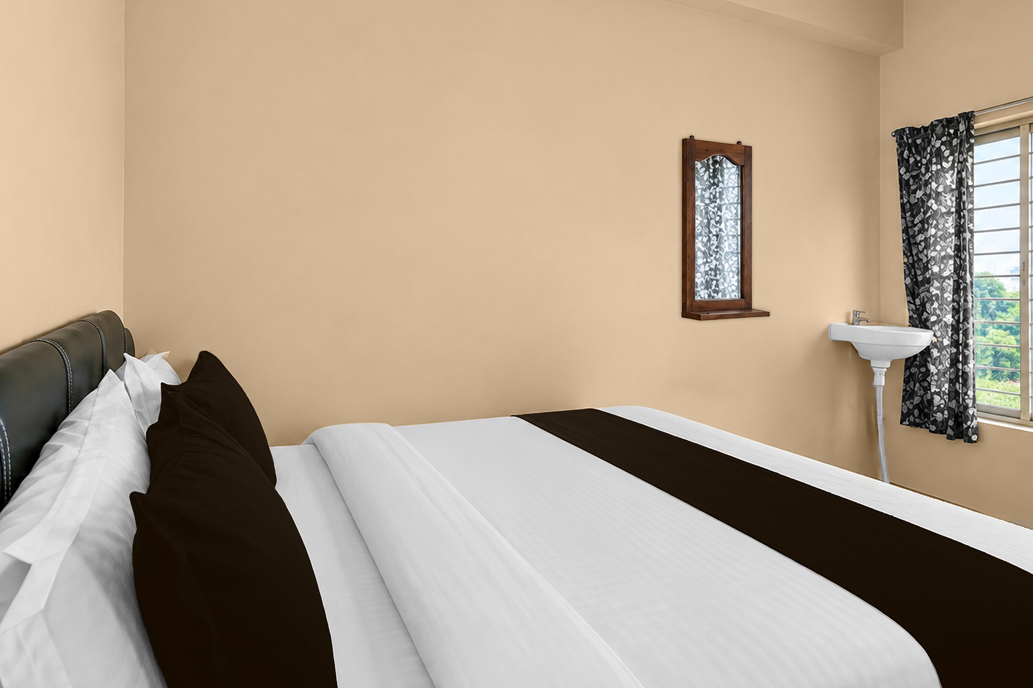 Flaghsip OYO Hotel Mayuri Lodge - Tap to explore photos