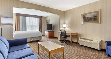 Best Western Cold Lake Inn Room Type - 1 King Bed, Non-Smoking, Sofabed, Balcony, Microwave And Refrigerator
