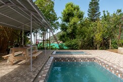 Maple   Private Room w Lake View   Shared pool