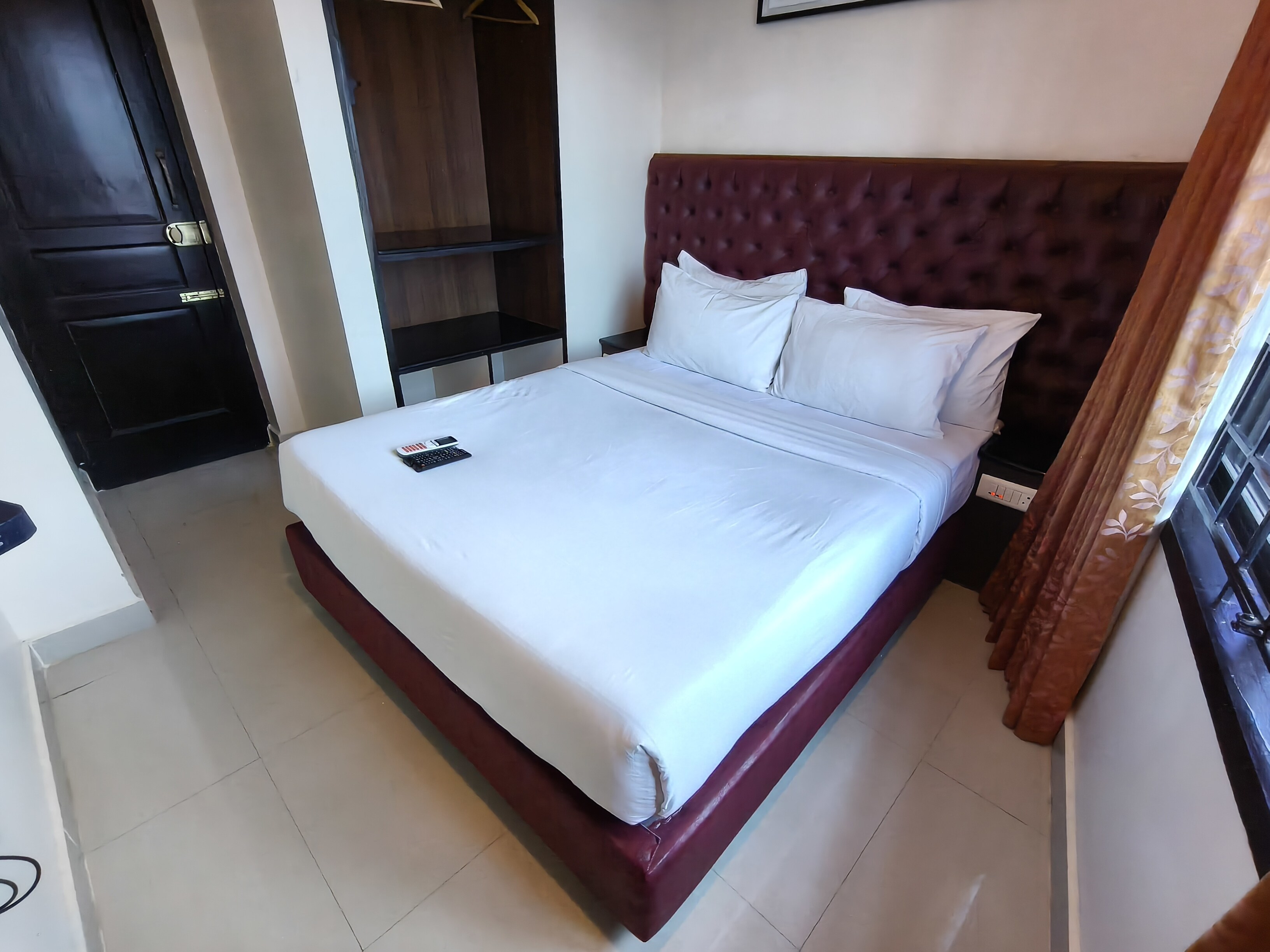Hotel Sahana Castle - Tap to explore photos