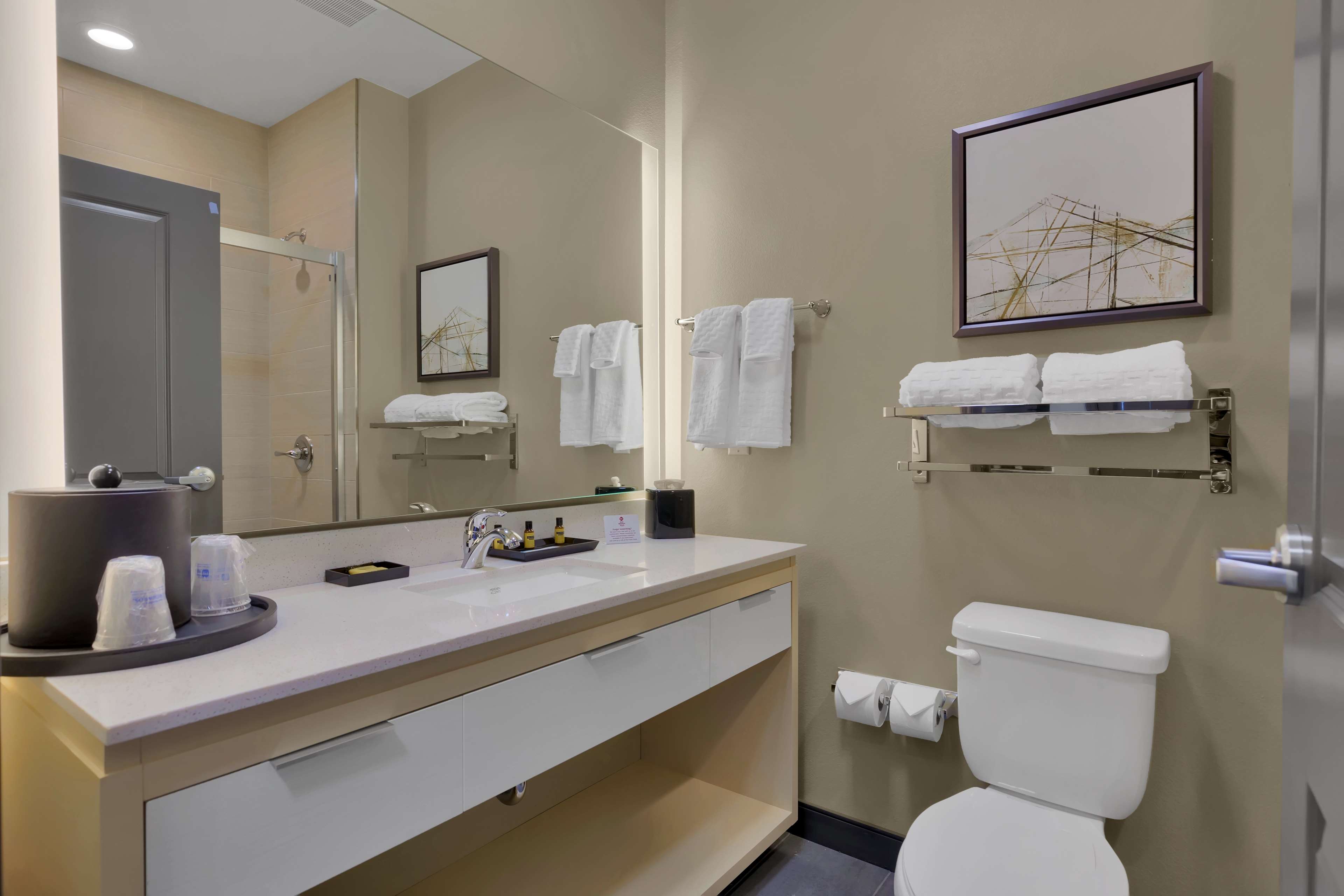 Best Western Plus Executive Residency Fillmore Inn - Tap to explore photos