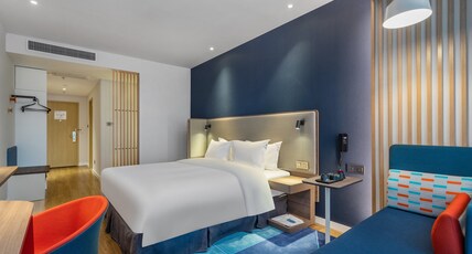Holiday Inn Express DALI XIAGUAN Room Type - 1 King Standard Extra Floor Space
