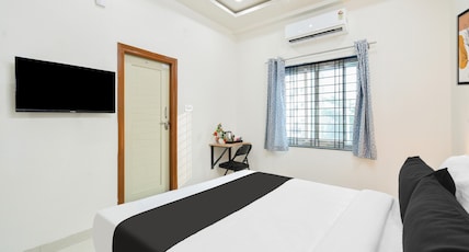 Super Townhouse Kokapet Formerly Aarian Tej Nilayam Room Type - Super Deluxe Room Super Townhouse Kokapet Formerly Aarian Tej Nilayam Room Type - Super Deluxe Room