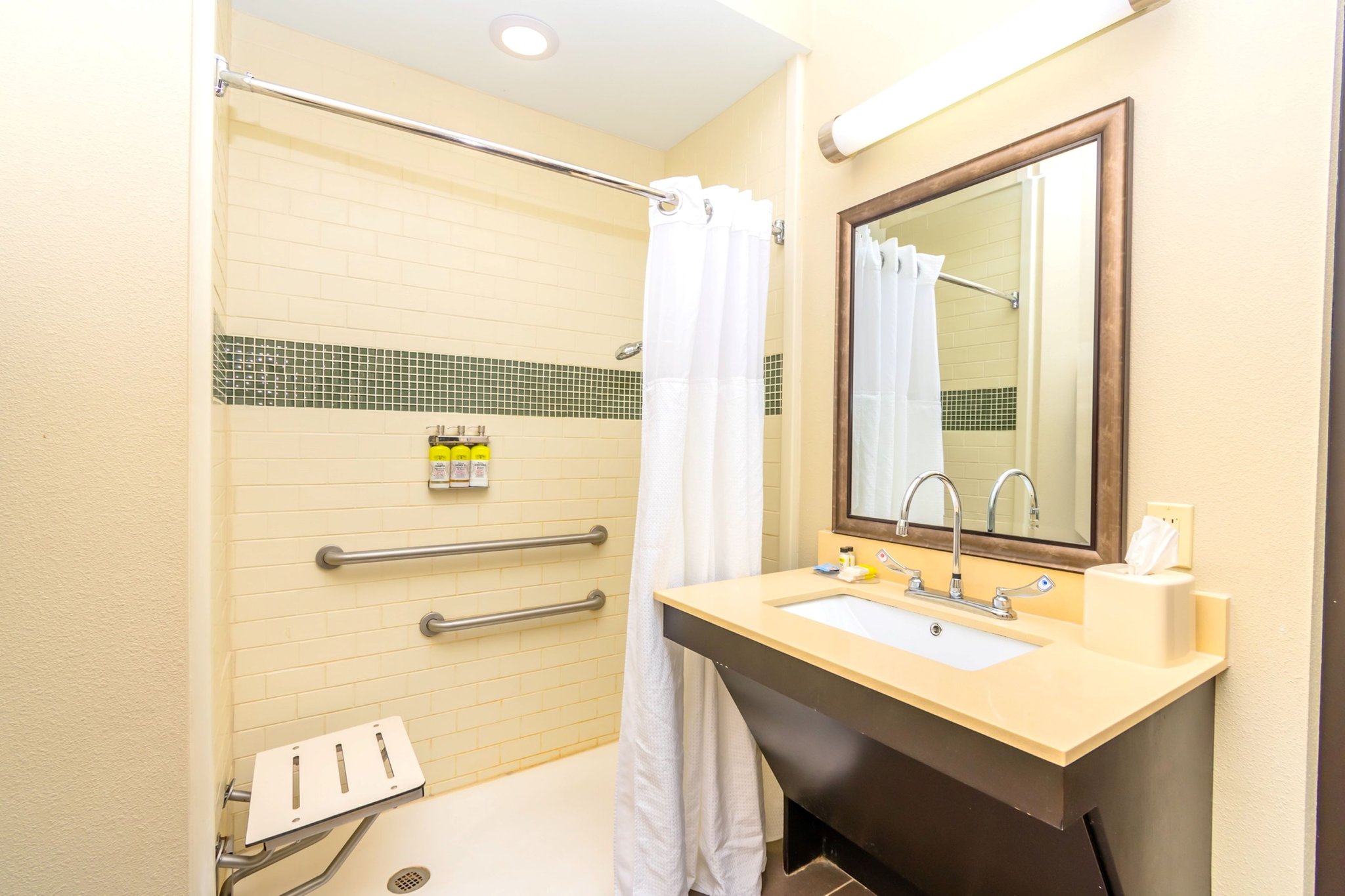 Staybridge Suites HOUSTON IAH - BELTWAY 8, an IHG hotel - Tap to explore photos