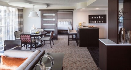 DoubleTree by Hilton Denver Tech Center Room Type - 1 KG 2 ROOM SUITE BALCONY