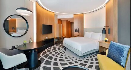 DoubleTree by Hilton Dubai - Business Bay Room Type - King Guest Room