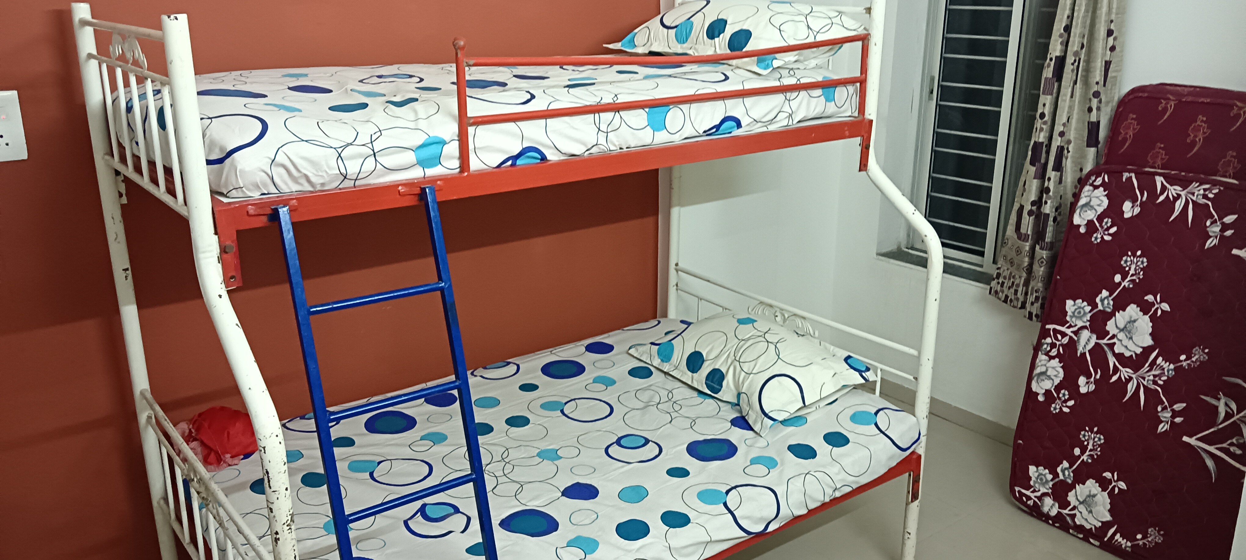 Starlight 3 bhk 1 km from Mumbai naka bus stop - Tap to explore photos