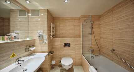Holiday Inn LODZ Room Type - 1 King Suite