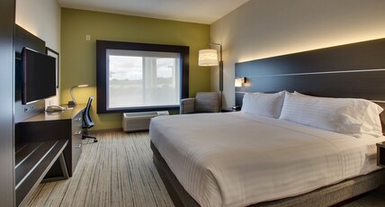 Holiday Inn Express Hotel & Suites Morris Room Type - 1 King Stndrd Comm Accessible Roll Shwr