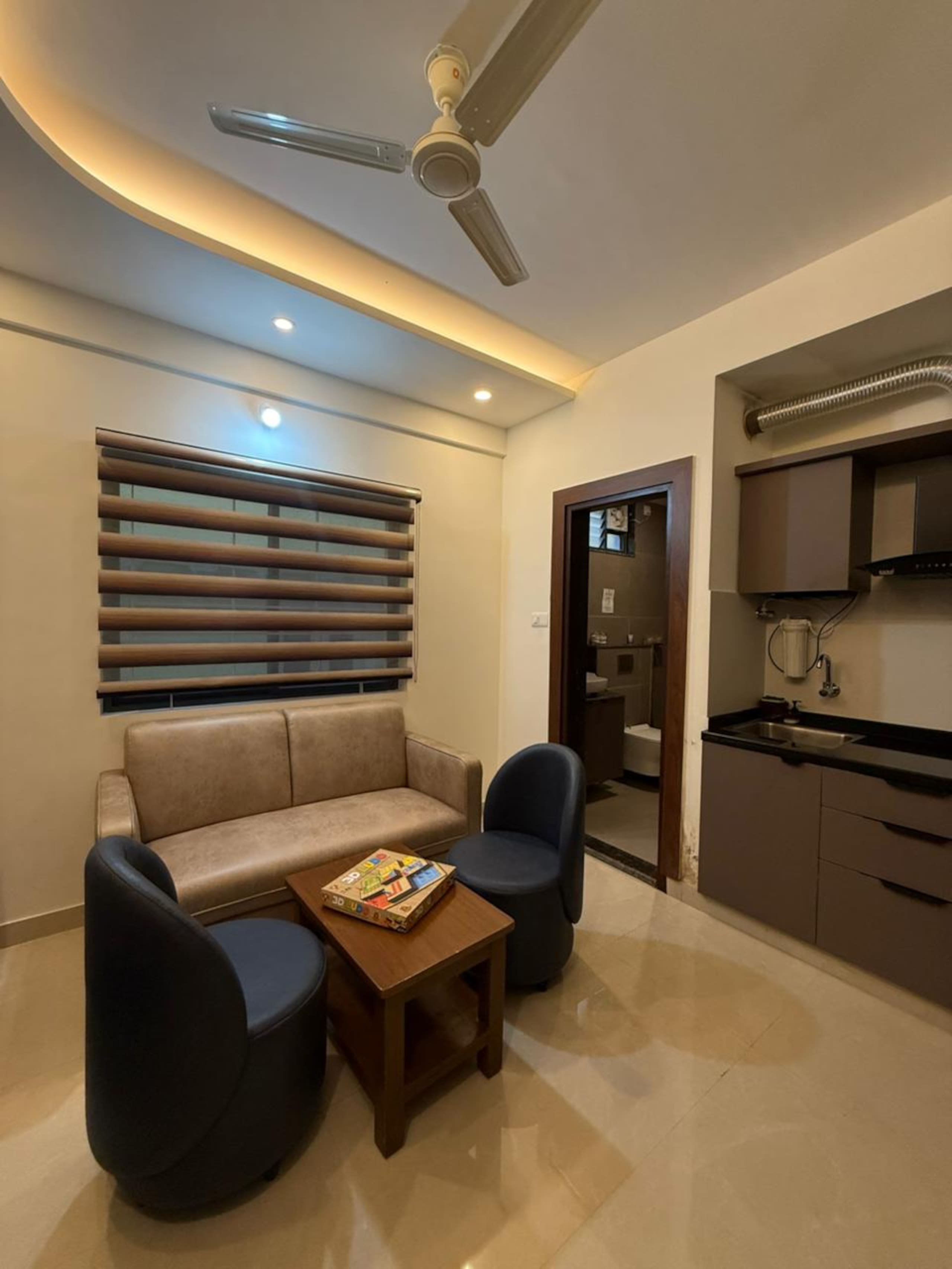 HSR 1BHK Natural Light Parking WiFi - Tap to explore photos