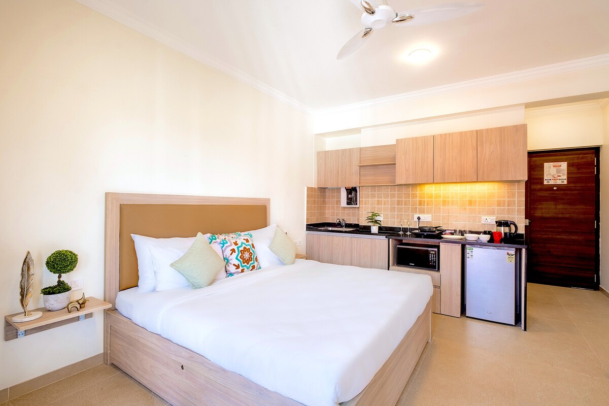Studio apartment w/kingbed-wi-fi-pool-park at baga - Tap to explore photos