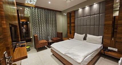 Hotel Pushpa Inn Room Type - Deluxe Room