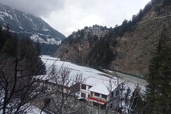 Snowy Hill Resort