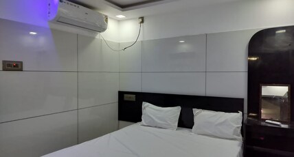 SS RESIDENCY Room Type - Deluxe AC room