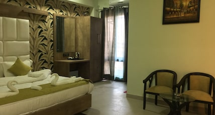 The Hotel Ratan Royal INN Room Type - Deluxe Room With Balcony