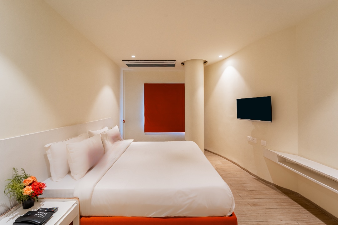 Hotel Benchmark Premier - Tap to explore photos