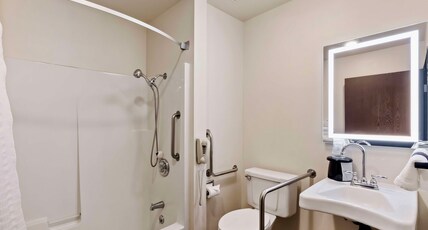 SureStay Hotel by Best Western Twin Falls Room Type - Accessible - 1 Queen 1 Single, Mobility Accessible, Bathtub, Non-Smoking, Full Breakfast SureStay Hotel by Best Western Twin Falls Room Type - Accessible - 1 Queen 1 Single, Mobility Accessible, Bathtub, Non-Smoking, Full Breakfast