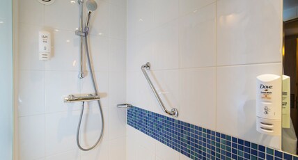 Holiday Inn Express London-Epsom Downs Room Type - 2 Single Standard with Free Hot Breakfast