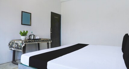 Hotel O by OYO SAMRAT HOTEL Room Type - Classic