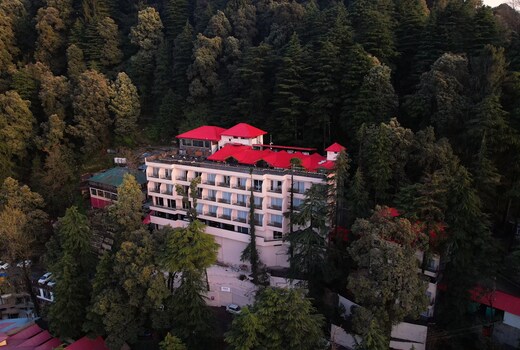 Regenta Place Dalhousie Just 500 meter walkable from Mall Road