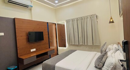 Hotel Legends Room Type - Deluxe AC Room with Balcony