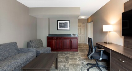 Best Western Milton Room Type - Suite-1 King Bed, Non-Smoking, One Bedroom, Living Room, Duvet, Sofabed, Microwave And Refrigerator Best Western Milton Room Type - Suite-1 King Bed, Non-Smoking, One Bedroom, Living Room, Duvet, Sofabed, Microwave And Refrigerator