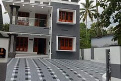 VAR Teak Haus AC 4BHK 10 min drive beach cliff