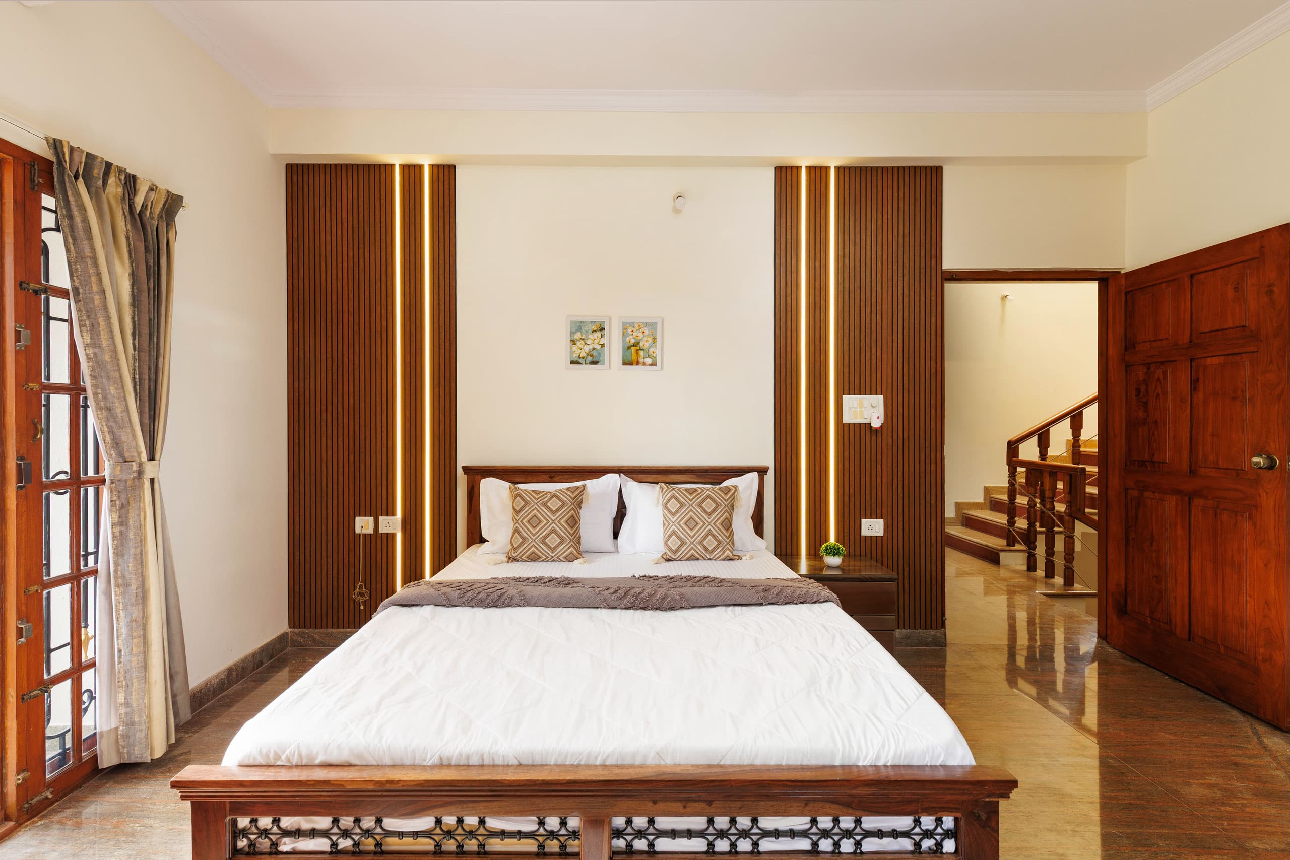 Auro Villa 5BHK Sahakar Nagar Blr - Tap to explore photos