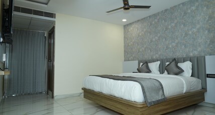 HOTEL PHOENIX GRAND Room Type - LUXURY DOUBLE