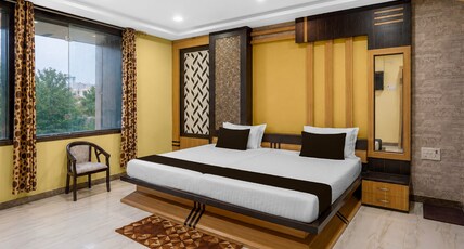 Collection O Begusarai Junction Formerly Akhand Param Room Type - Deluxe (3X)