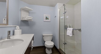 Hampton Inn Bloomington Room Type - KING DELUXE-NON SMOKING