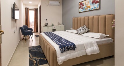 KK Residency Room Type - Luxury Room with Balcony and City View