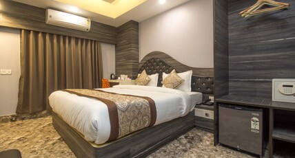 HOTEL GANAPATI Room Type - Superior King Room