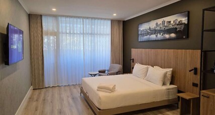 Park Inn By Radisson Melbourne Carlton Room Type - Deluxe Room - Pool View