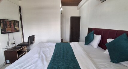 Hotel Skyway, Ahmedabad. Room Type - Deluxe Ac
