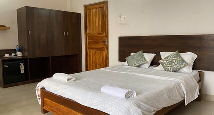 Highway Lodge Room Type - Deluxe (A/C Room) 1 Double Bed
