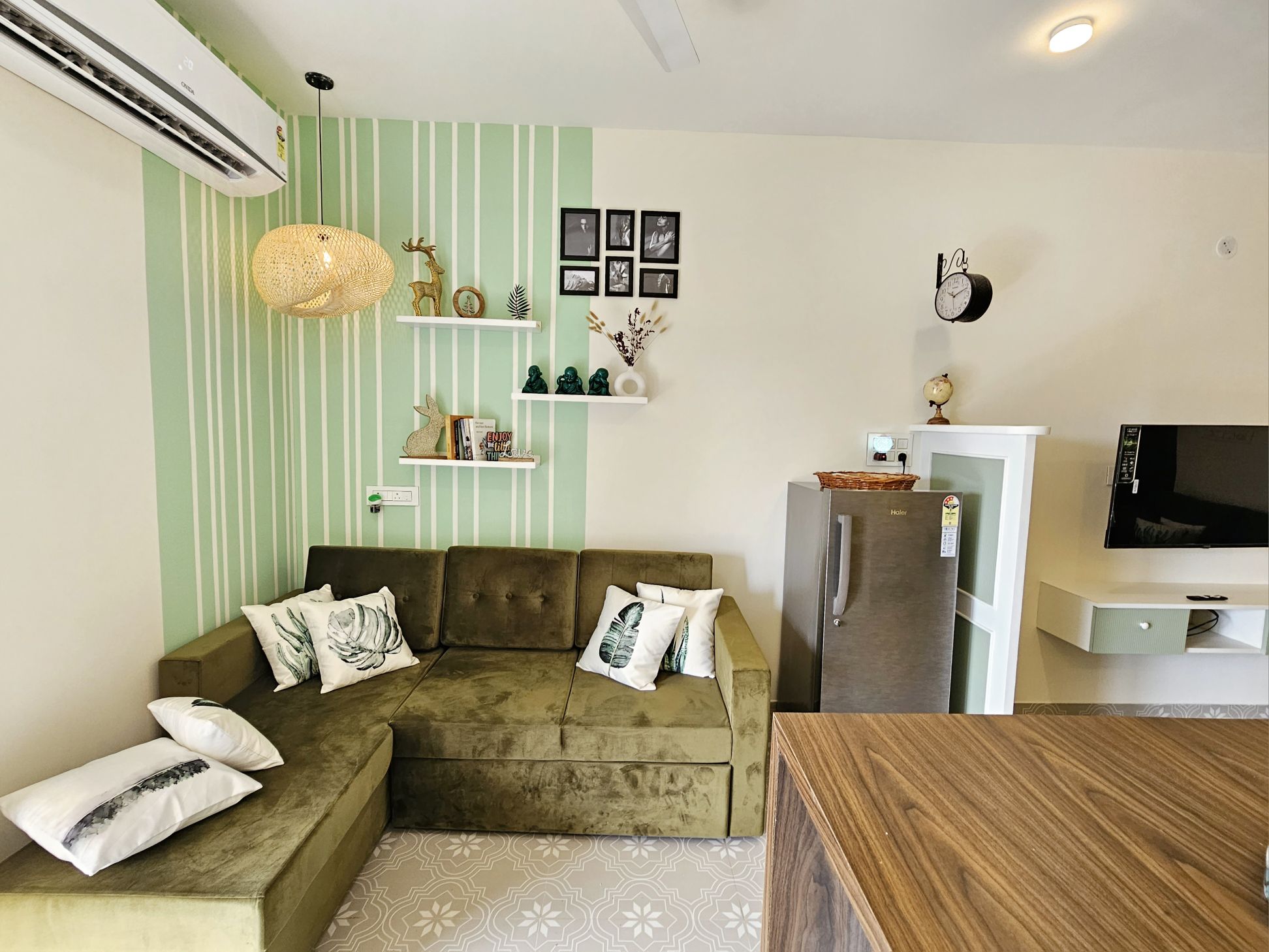 Botanica C504 - Tap to explore photos