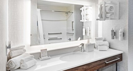 Hampton Inn & Suites Canyon Room Type - 1 KNG ACCESSIBLE TUB