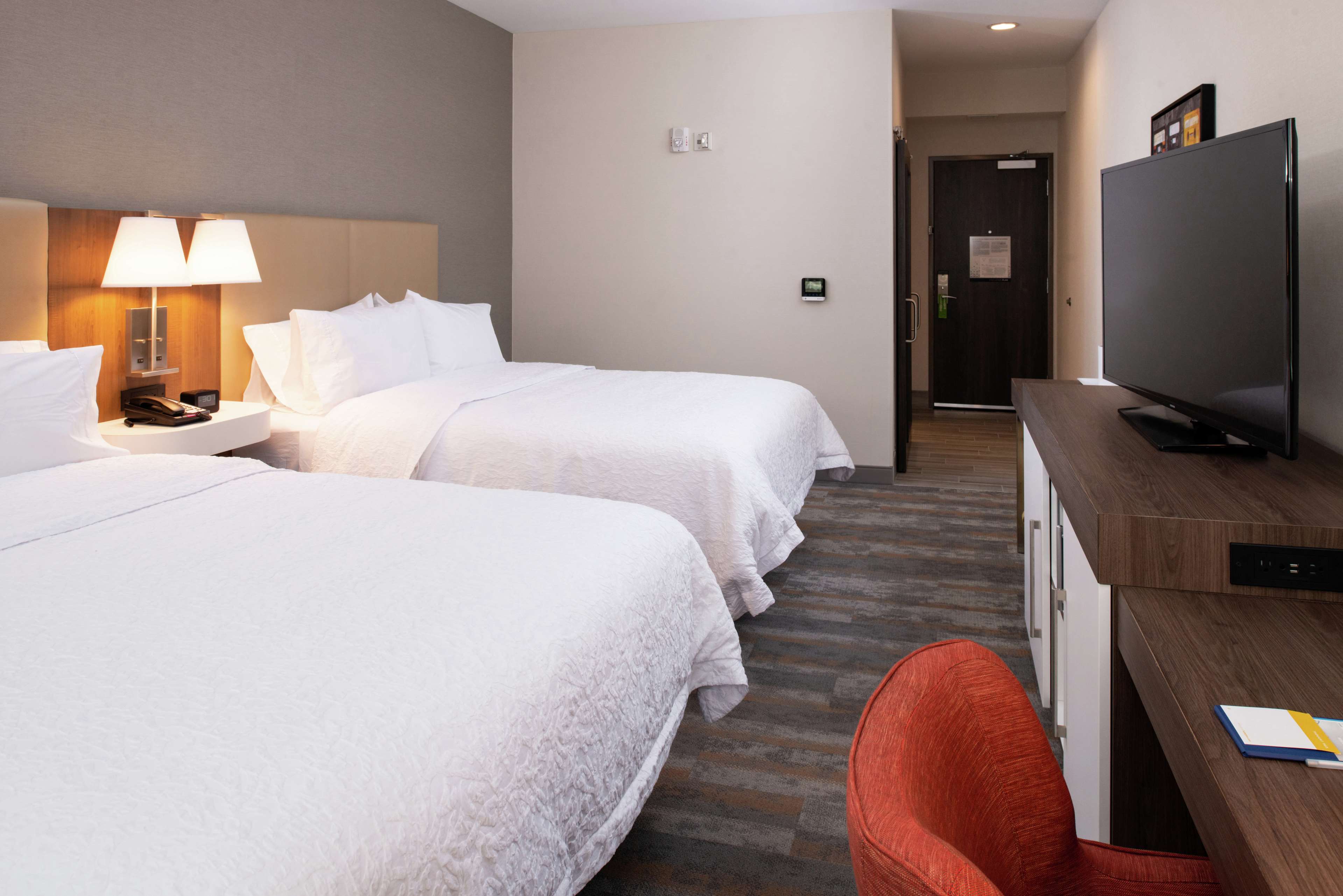 Hampton Inn & Suites by Hilton Buena Park - Tap to explore photos
