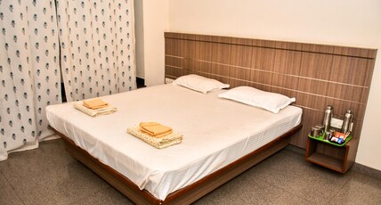 Transit Nest Near Madurai Airport Room Type - Deluxe Double Room