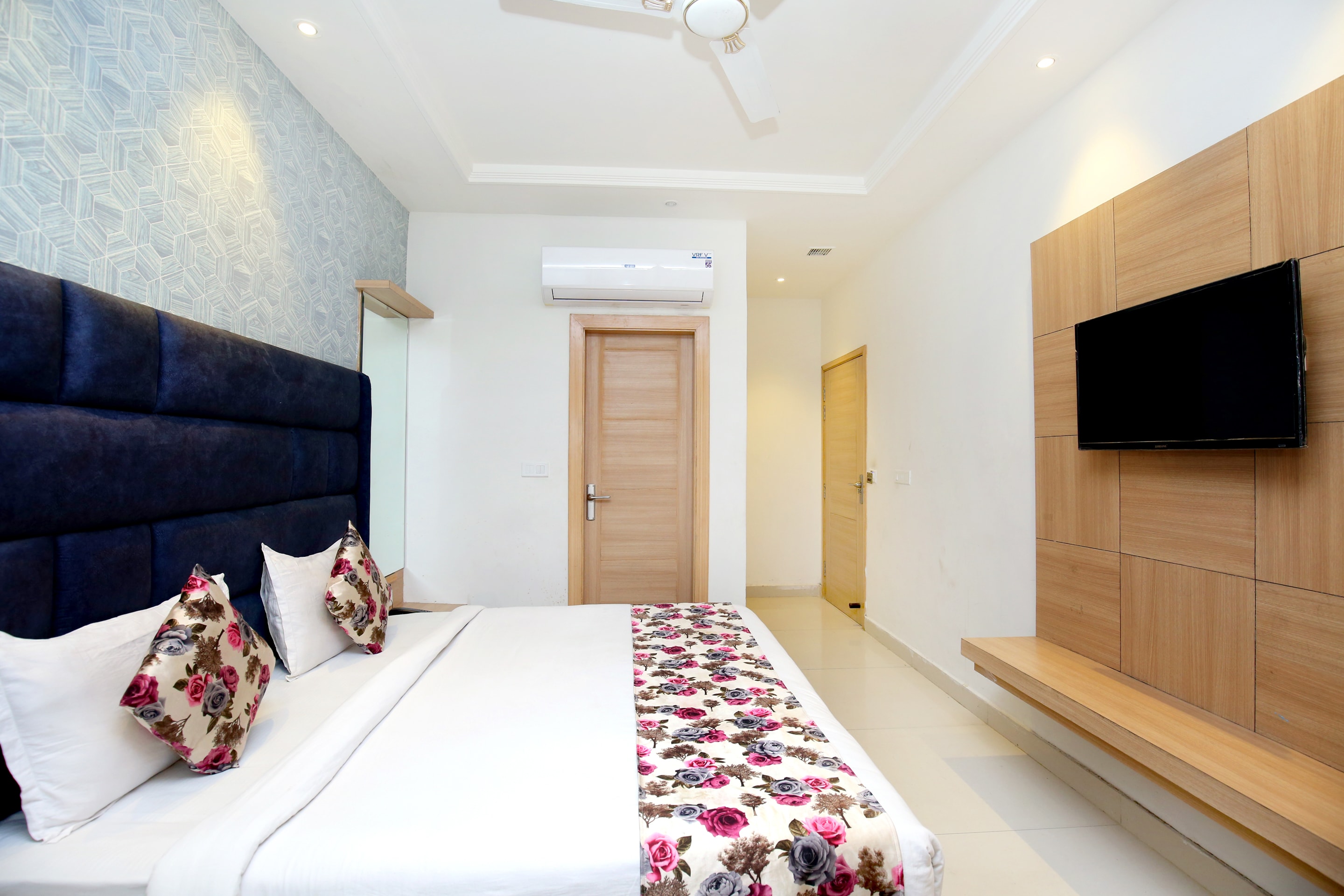Hotel Apple tree just 1.1 kms from Golden temple - Tap to explore photos