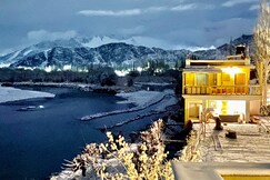 Riverland Homestay | Rooms & Restaurant