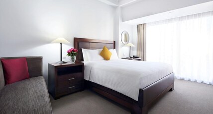 Copthorne King's Hotel Singapore Room Type - Deluxe Queen Bed with Balcony Copthorne King's Hotel Singapore Room Type - Deluxe Queen Bed with Balcony