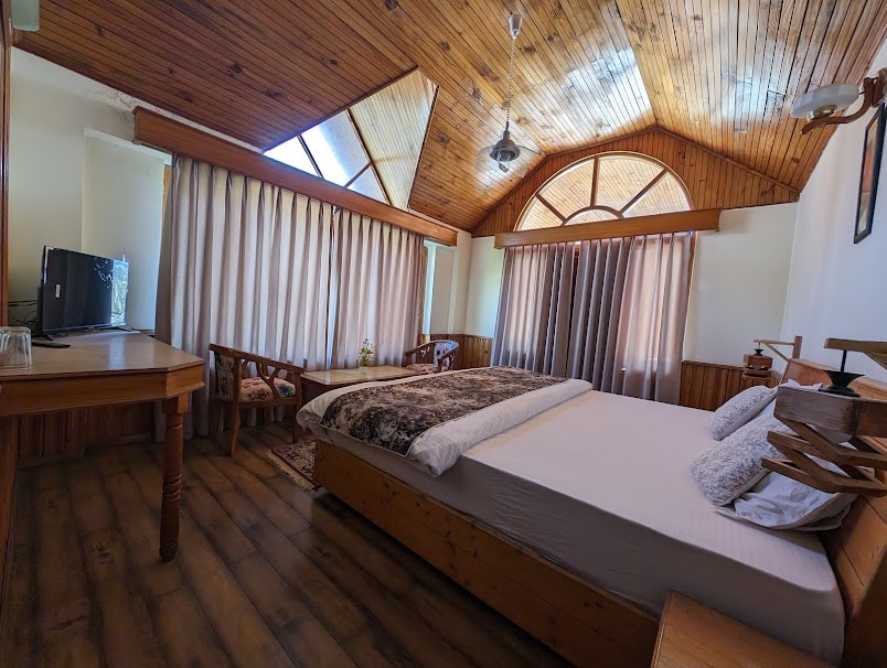 3BHK Himalayan Chalet   By Aarjavam Stays - Tap to explore photos