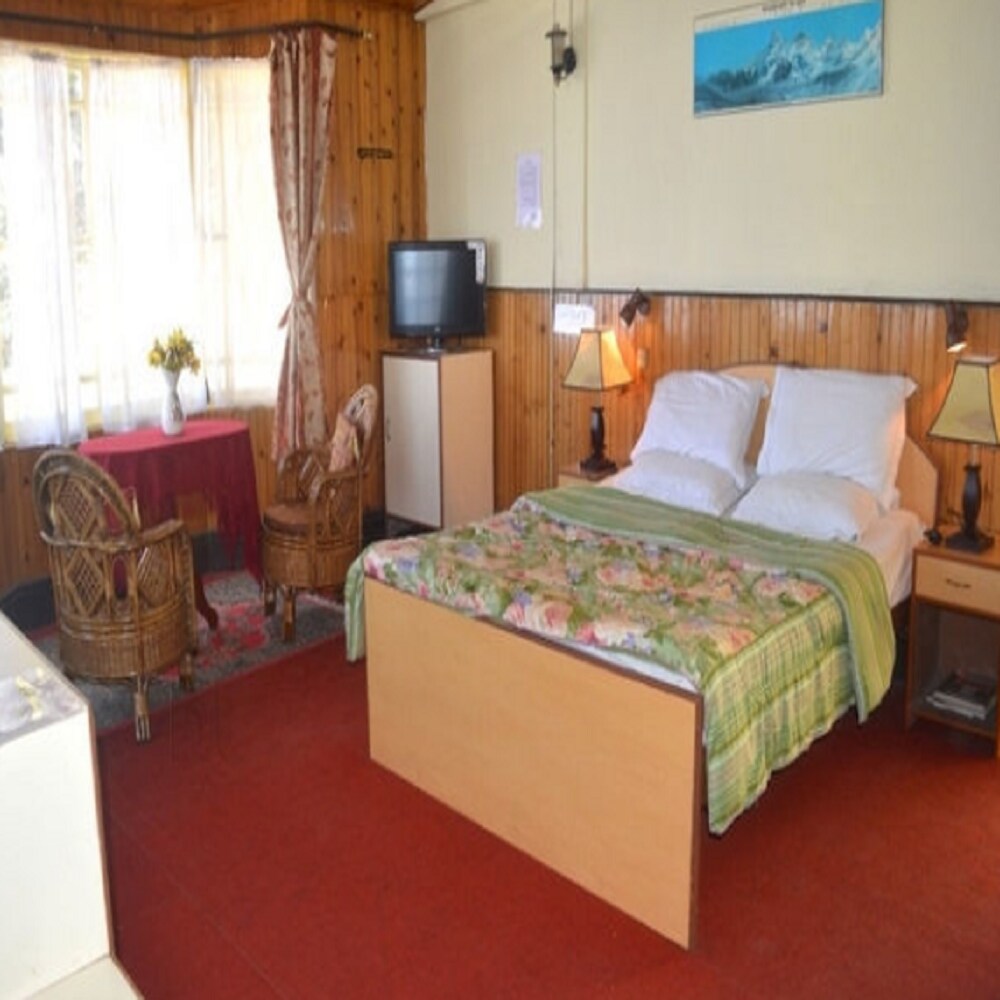 Hotel Classic - Tap to explore photos