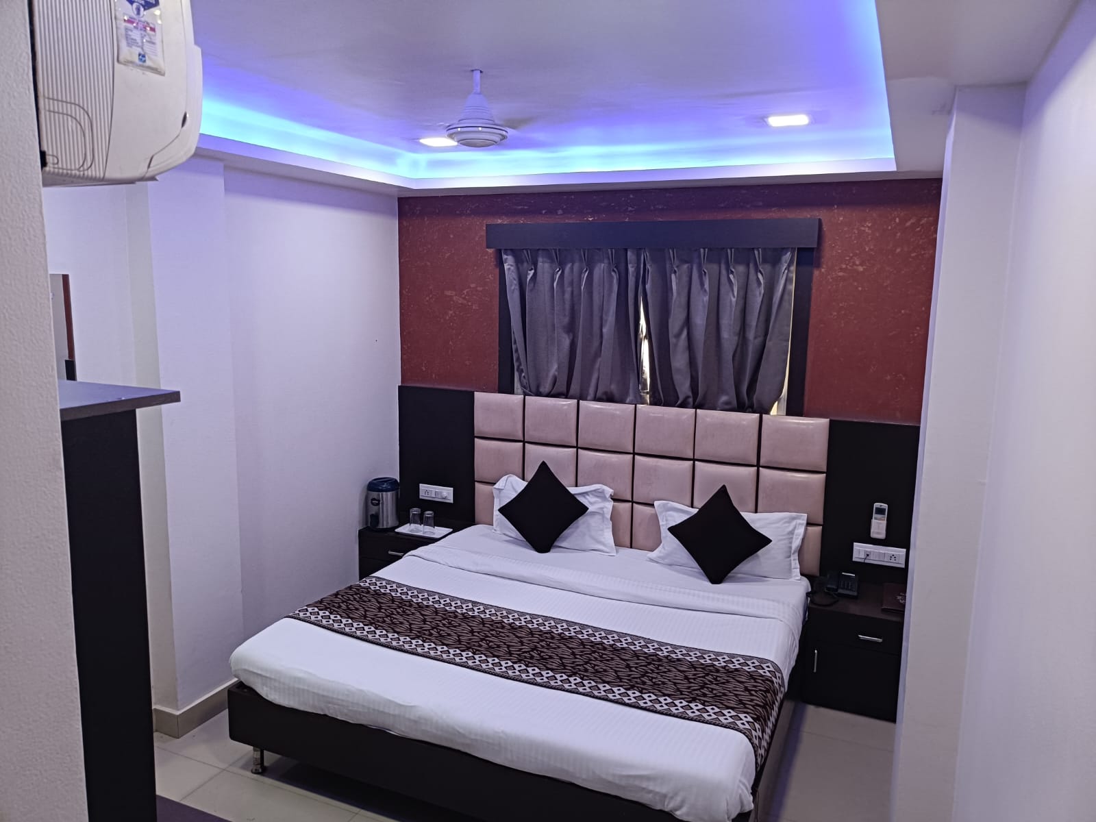 Hotel Jain Excellency - Tap to explore photos