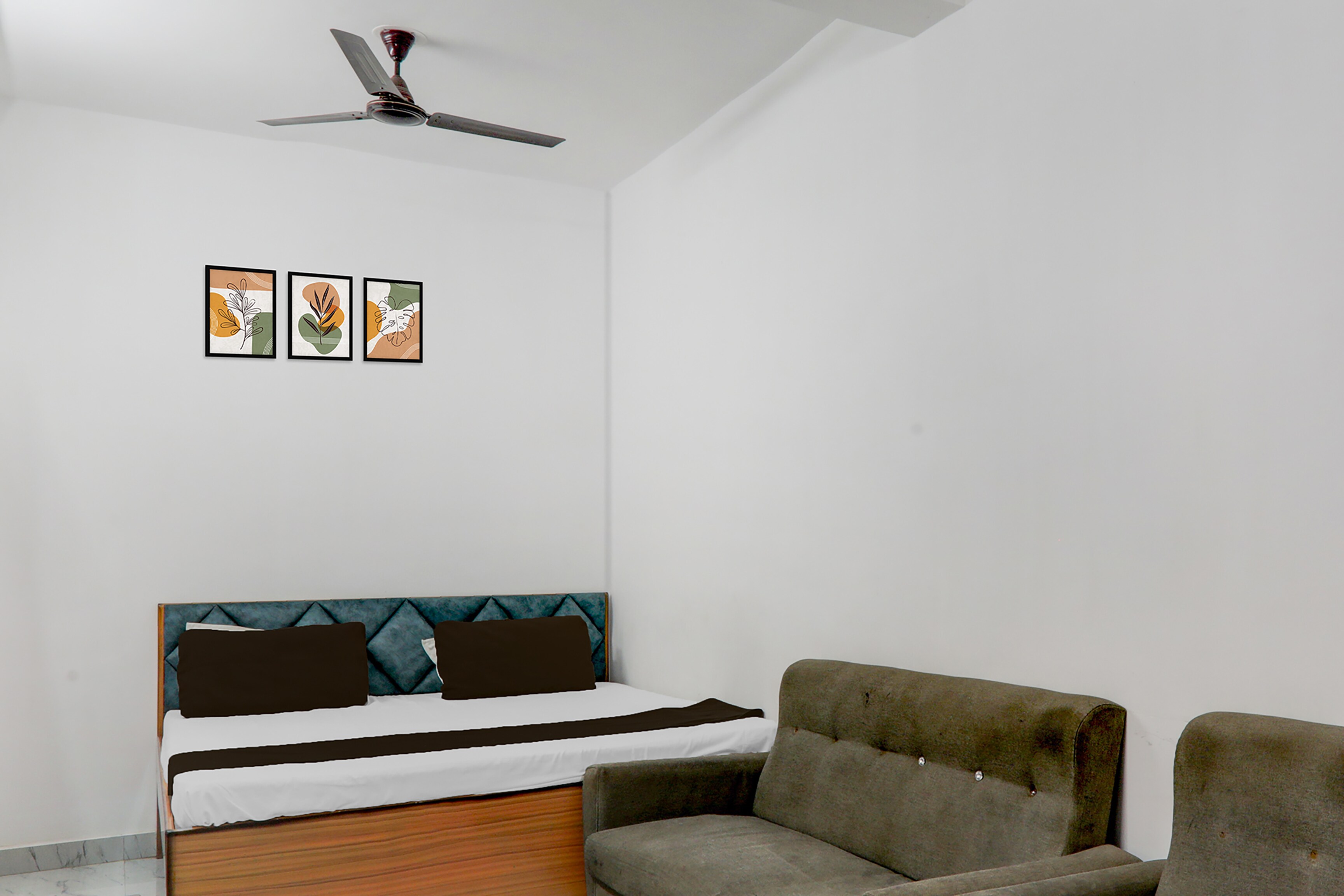 Hotel O Naman Guest House - Tap to explore photos