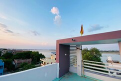 Triyuga 2Bhk GangaView Lift Parking Temple 3.5km